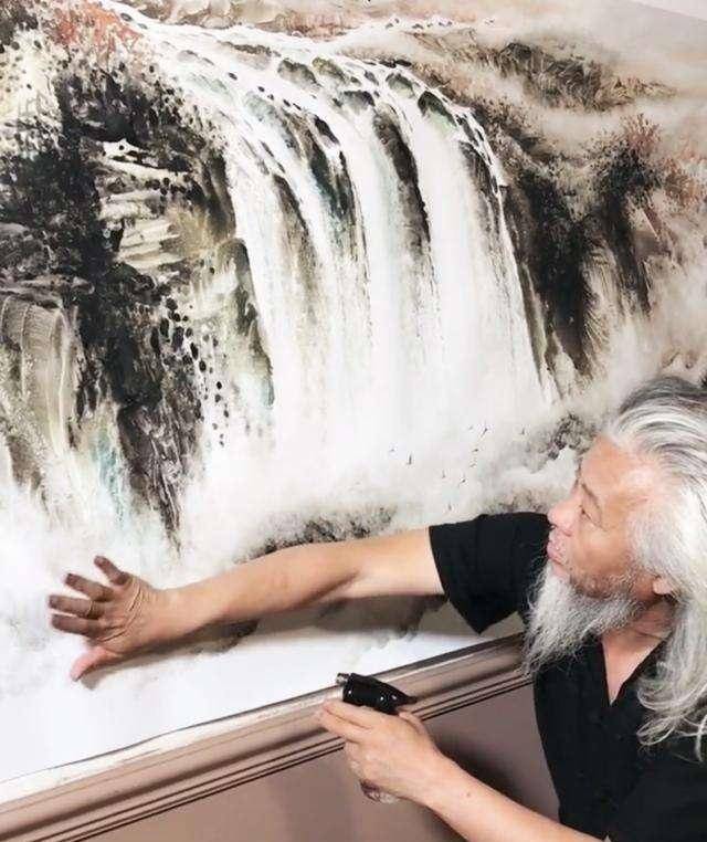 薛晓平学画40年,如今用"脸蛋"作画吸引百万粉丝,网