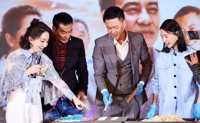 今年39岁的董洁,在《澳门人家》中饰演的成年梁舒,是梁鼎文与宋曼琴的