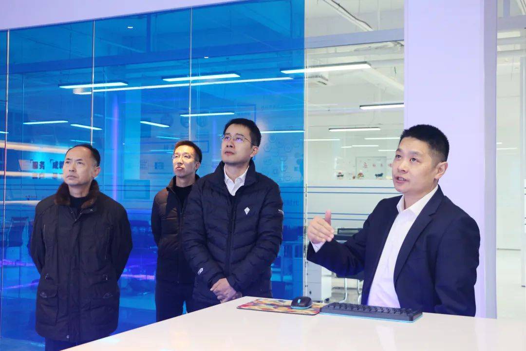 领导关怀 | 昆山市副市长陈钊一行莅临访炫生活走访调研,共商企业发展