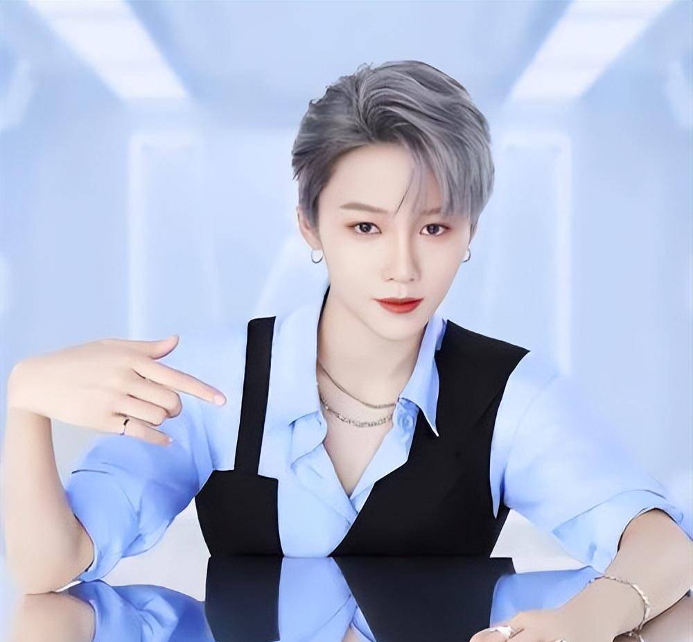 刘雨馨_中性_风格