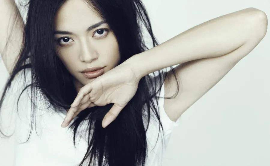 大嘴美女姚晨,笑得激情,张扬而又无所顾忌,简直是肆无忌惮