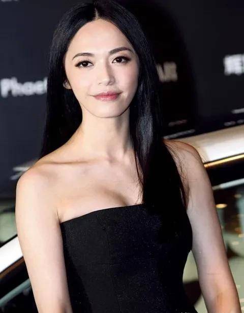 大嘴美女姚晨,笑得激情,张扬而又无所顾忌,简直是肆无忌惮