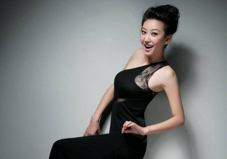 唐一菲_因为_事业