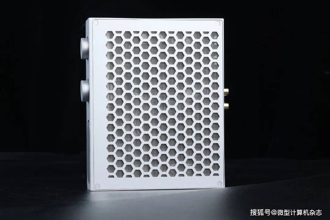 解码器,耳机放大器等功能于一身的桌面hifi设备"完全体"——外有如豪