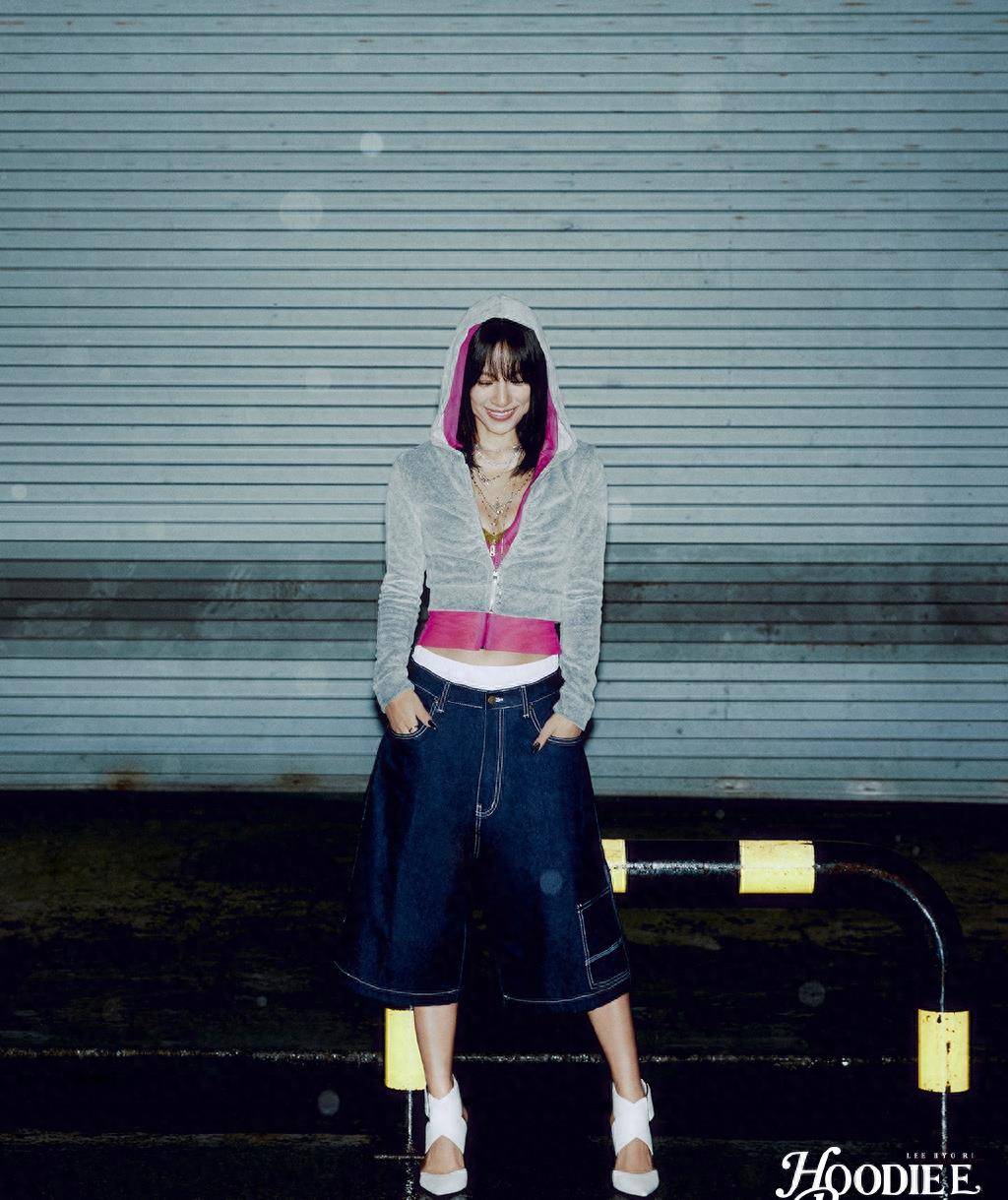 李孝利能否再次带起新流行,新曲概念照公开,感性街头造型引关注_新歌