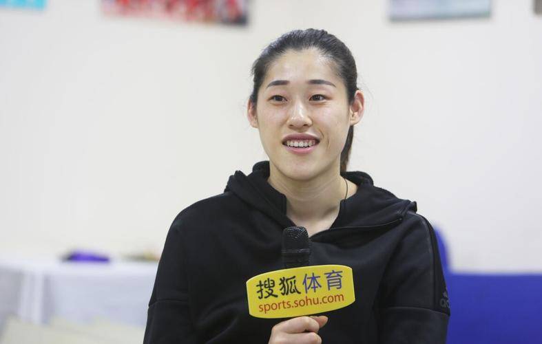 原来,2023年刘晓彤虽然离开了女排赛场,但退役之后却收获了更多!