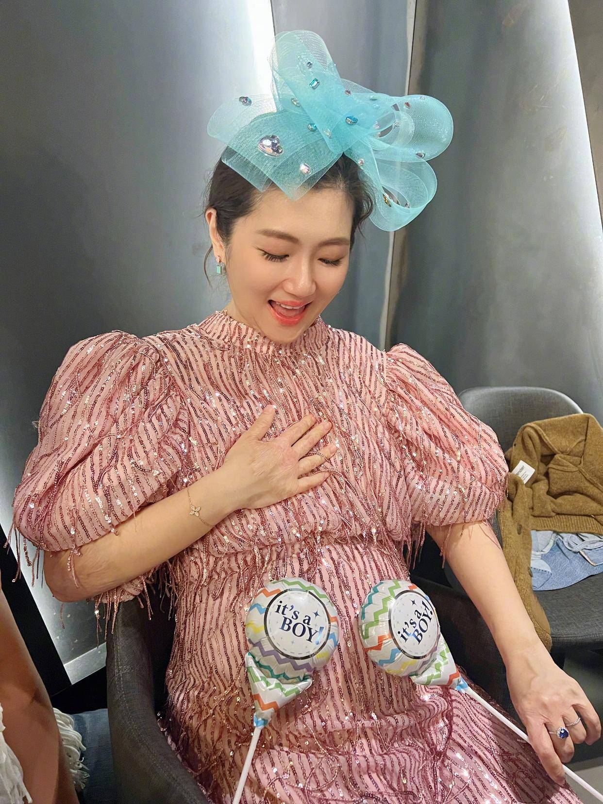 selina为宝宝小腰果办派对,发文公布怀的是男孩,素人男友露面_任家萱