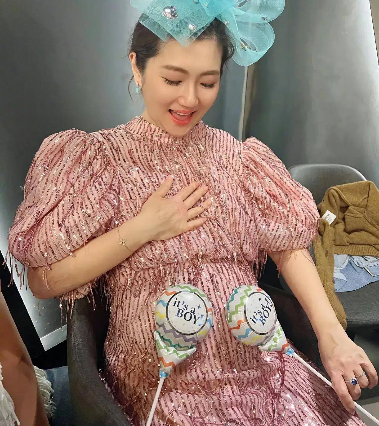 selina身孕4月办party,ella大尺度猜准性别_男友_男孩子_朋友