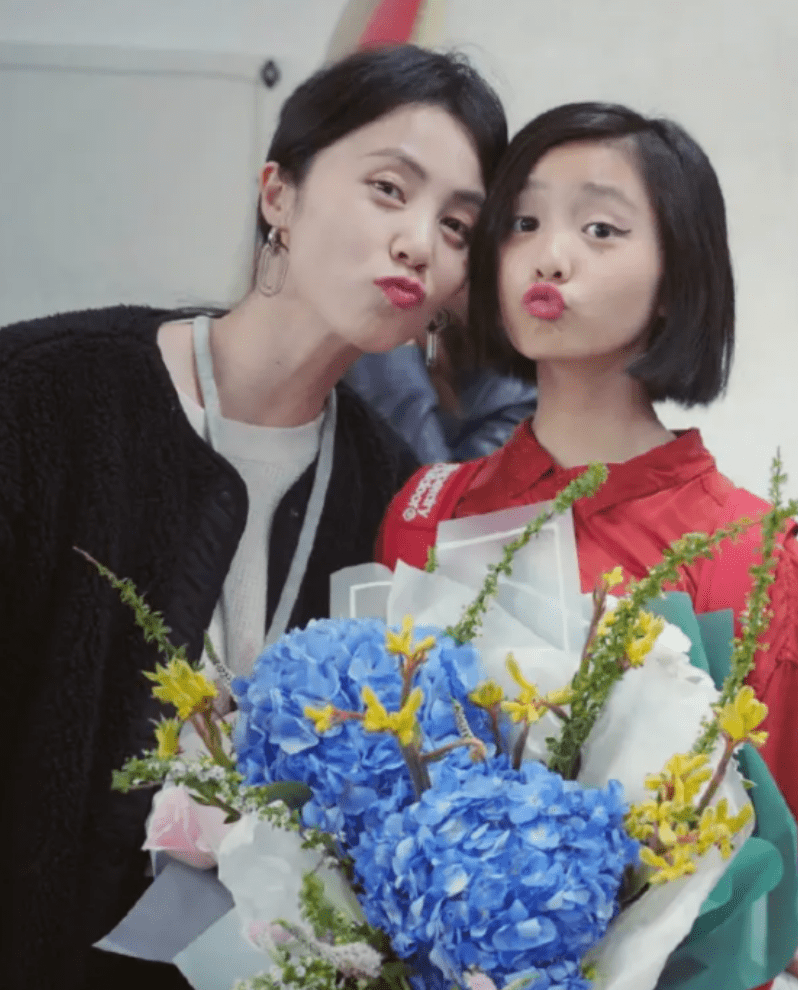 孙莉:嫁大6岁黄磊,婚后连生三胎,大女儿是他们夫妻俩的骄傲_演艺圈