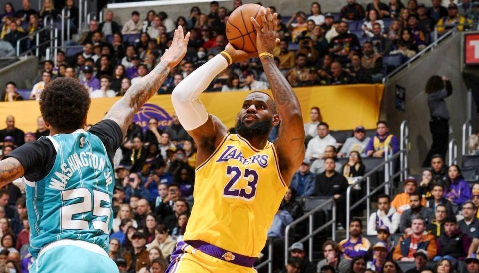 把球给詹姆斯,赛后浓眉可见,湖人终于认清现实了_八村_比赛_戴维斯