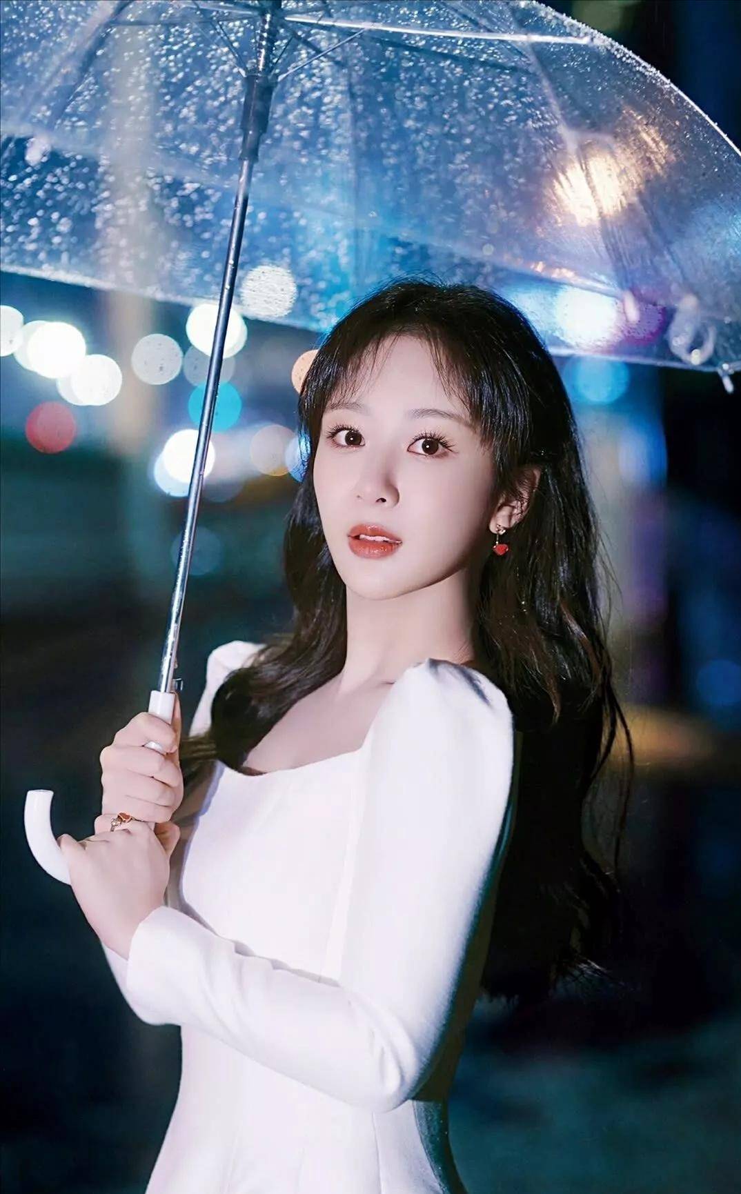 女星撑伞神图,张雨绮,杨幂,刘亦菲,杨紫等…哪一个最惊艳你_黑色_风格