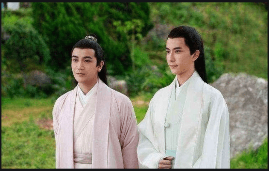 汉哀帝刘欣下朝回宫时偶遇昔日旧友董贤,董贤字圣卿云阳人,也就是现在