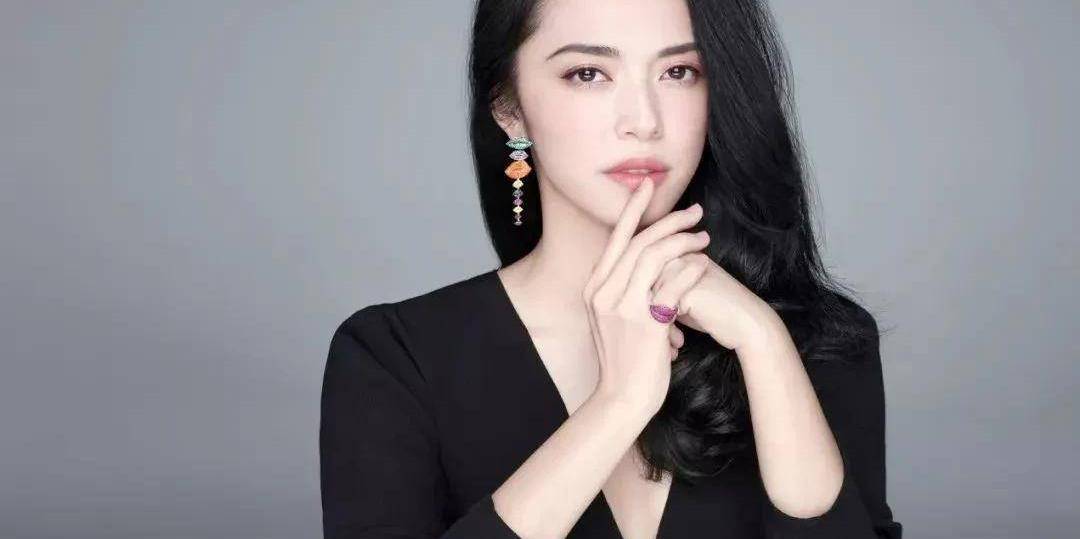 原创大嘴美女姚晨,笑得激情,张扬而又无所顾忌,简直是肆无忌惮_笑容