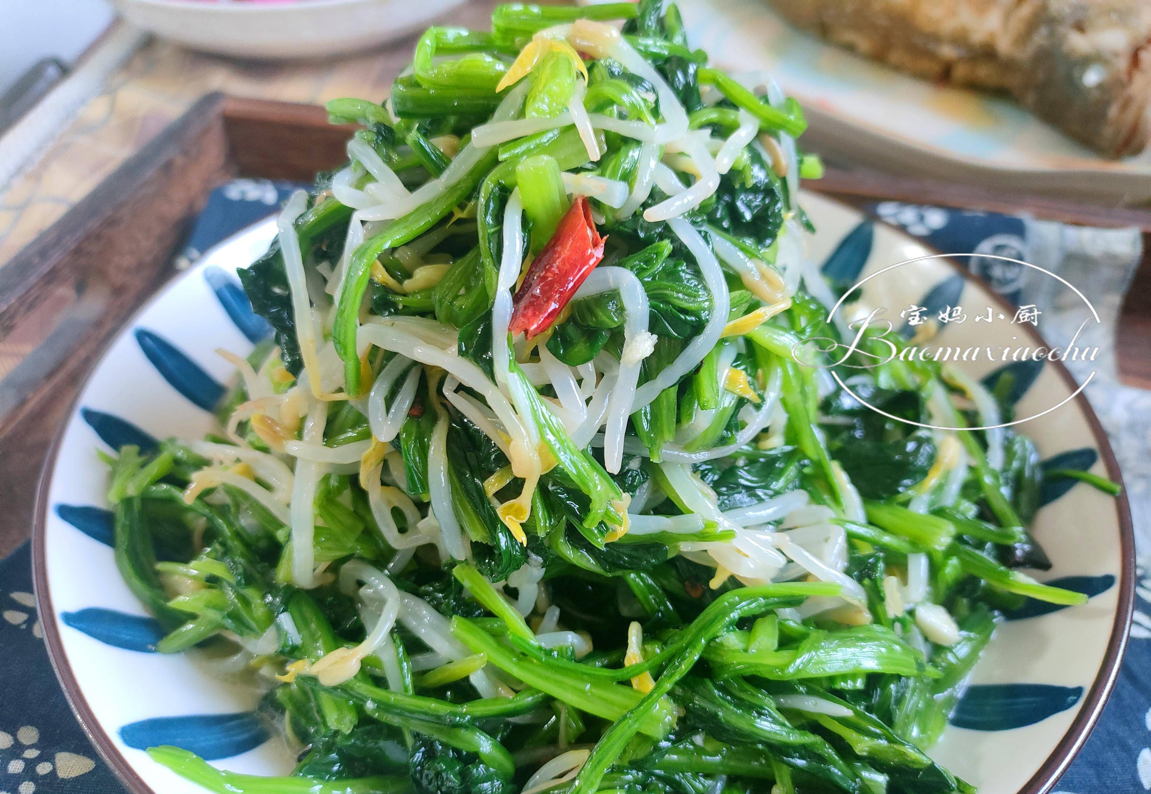 菠菜的颜色像翡翠,象征着健康和力量,寓意身体强壮,健康如意做法:1