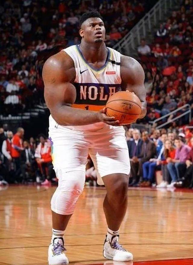 nba球星肌肉p图照:锡安忍了,詹姆斯也忍了,看到周琦忍不住了_身材