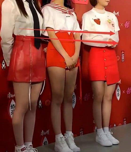 原创杨超越和傅菁,身高都是168,当同框那刻,差距都在腿上了!