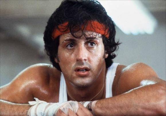 史泰龙:左脸面瘫的肌肉硬汉,3任老婆都是绝色,3个女儿貌美如花_母亲