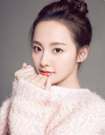 那么杜淳随后发布的另一则新闻则证实了与张嘉倪的分手传闻,并直接