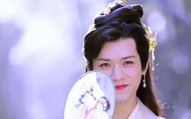 当男星挑战古今女装,白敬亭漂亮,李易峰可爱,龚俊毫无违和感_女性