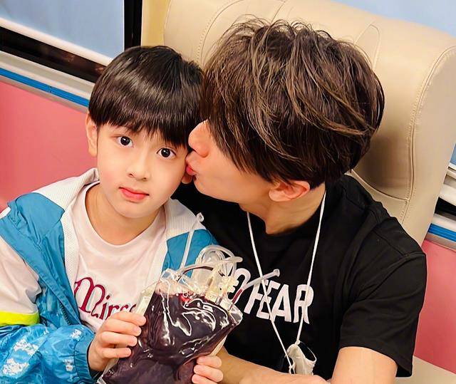 飞轮海一人凌晨送祝福,吴尊的回复让人感动_网友_冉莹颖_max