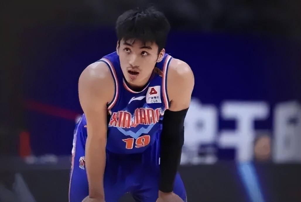 于德豪:传球路线的判断十分准确,常常能够在传球路线上形成抢断_球员