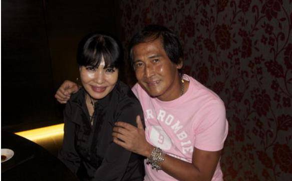 歌坛天后潘越云被男子捉人在床,形象全无,如今生活靠借钱维持_乐坛