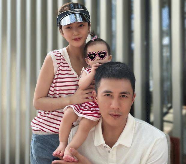 杜淳老婆晒素颜,被疑整容删差评,王灿怒怼"挑刺"网友脾气火爆_状态_双