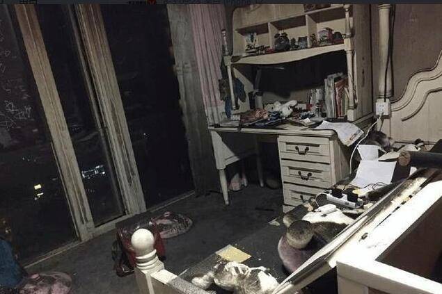 而朱小贞的父亲说"卖掉房子的钱,林生斌借给妹夫160万,借给哥哥100万