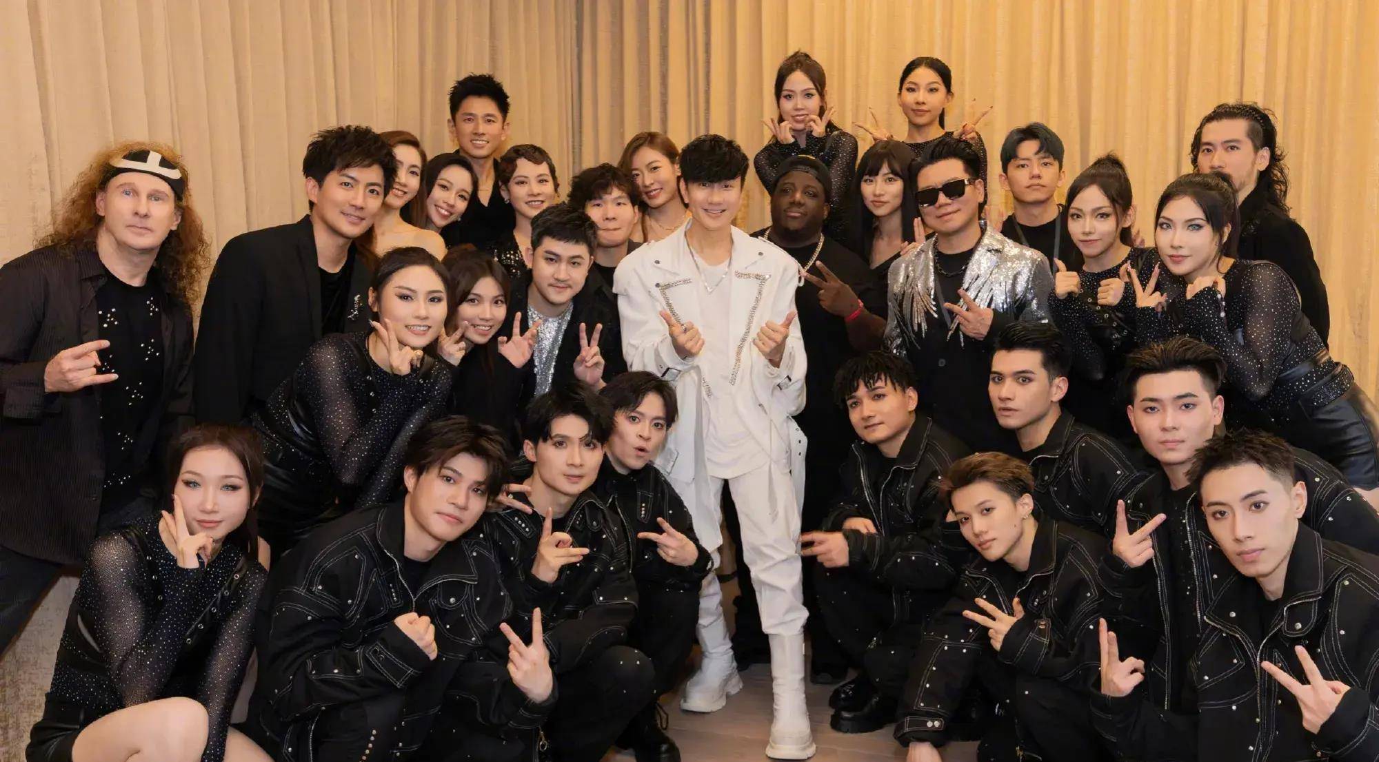 林俊杰嗨唱30分钟,蔡依林连唱8首引爆全场_卫视_舞台_潘玮柏