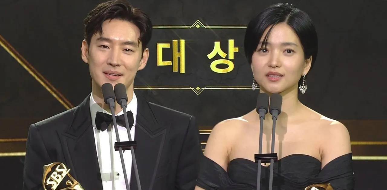 sbs演技大赏获奖名单,现场变成李善均追思会,却无人敢提其名字_华莎