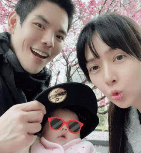 我记得郭碧婷和向佐从做秀到被向太抓住,再到约会,恋爱,再到结婚,生子