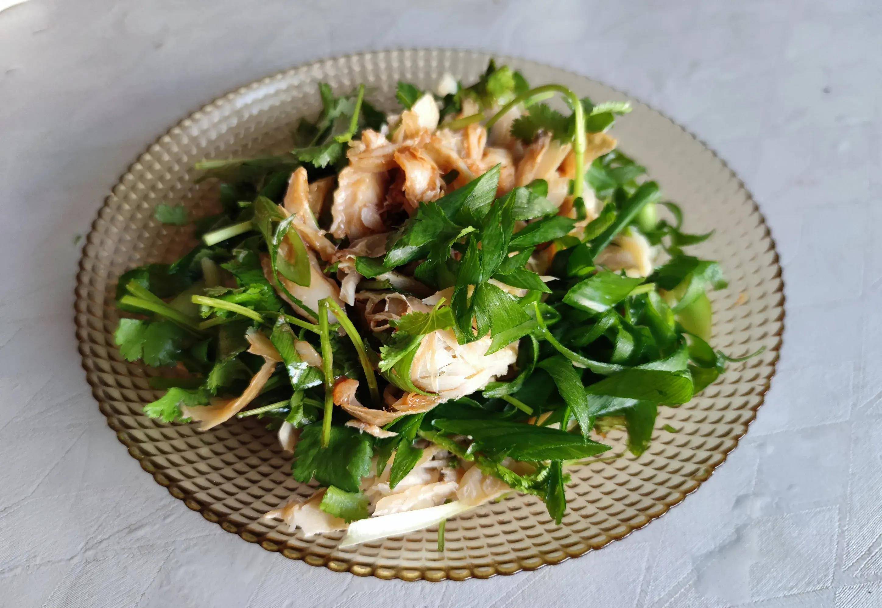 1,小葱香菜拌鱼干媳妇一进入我父母家就一头扎进厨房,开始煎炒烹炸