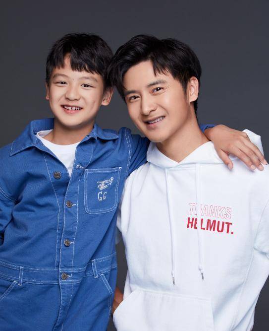 田亮儿子10岁了,个头窜高模样似父亲,儿时才是真可