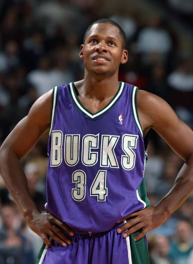 科比生涯33643分,是96届选秀得分王,那艾弗森雷阿伦纳什呢_得分手