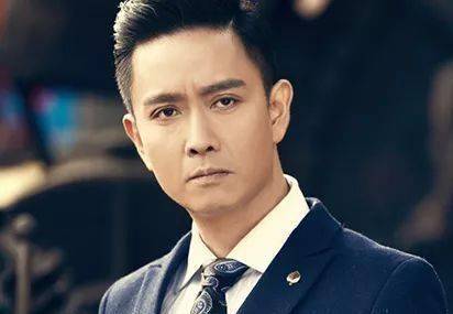 谢君豪:击败张国荣夺奖,为救小演员被烧伤毁容,演戏30年零绯闻_演艺