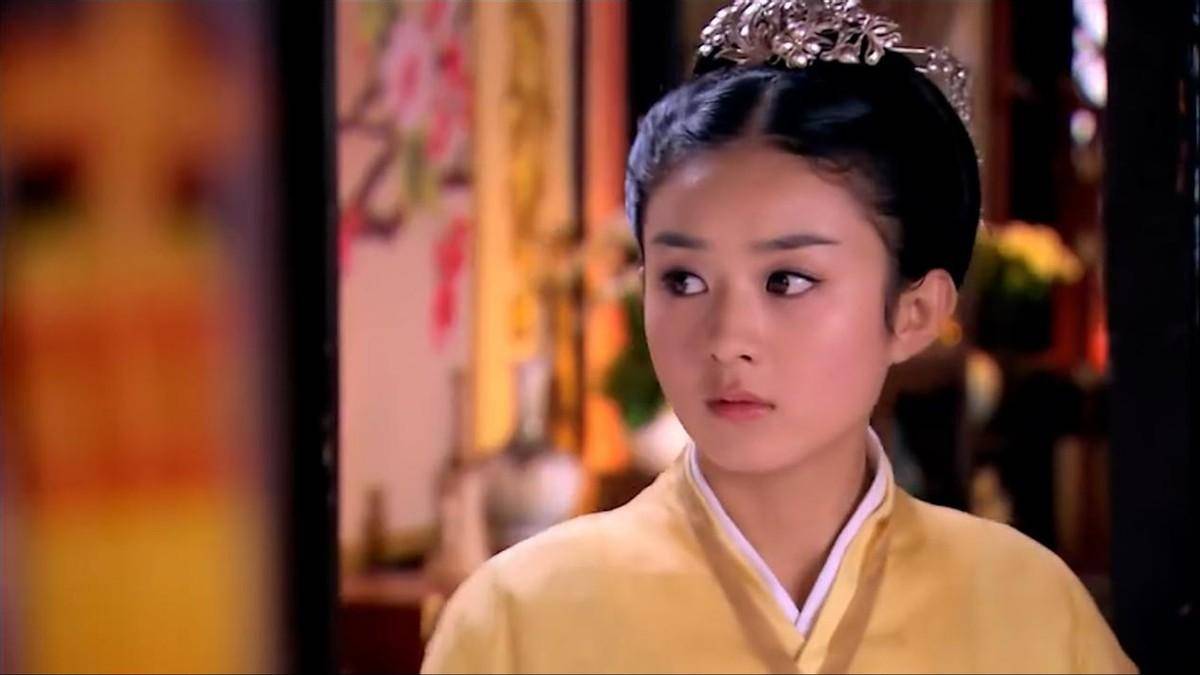 不过别看小赵如今这么成熟优雅,之前在《佳期如梦》里也是一改往日