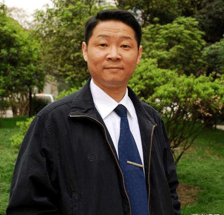 同是饰演"三德子",一个隐居山林成养鸡大户,一个成优秀演员_赵亮_吴军