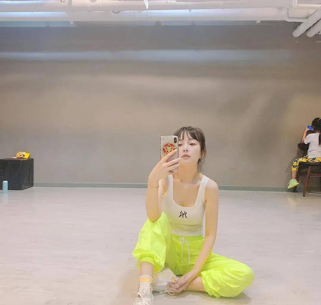 40岁的李小璐,体重才39公斤,跳女团舞瘦身了嘛?_运动_舞蹈_上身