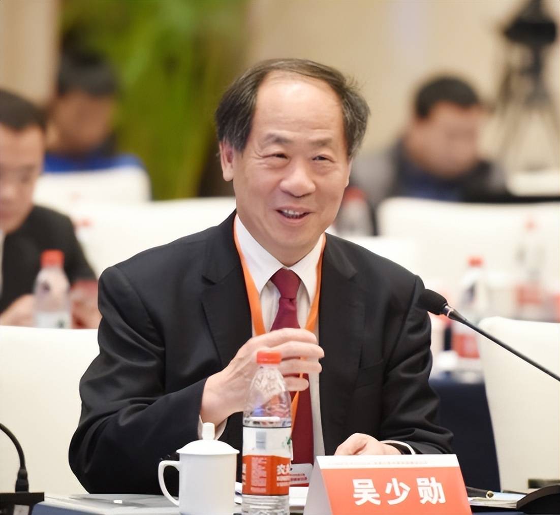 3,劲牌有限公司董事长吴少勋:带领劲酒踏上70年新征程晓酒·马后炮