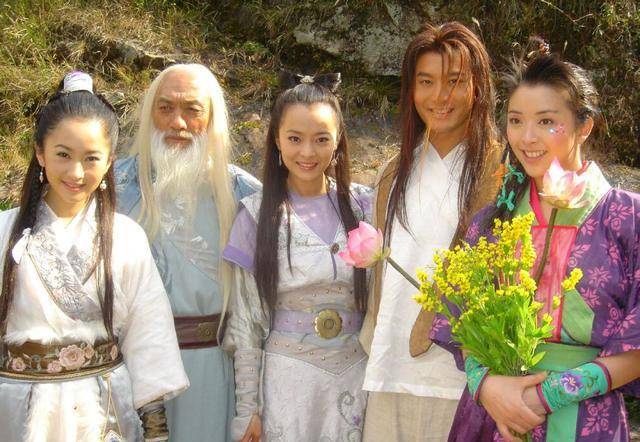 时隔两年,她再次在刘亦菲,黄晓明版的《神雕侠侣》中出演"傻姑".