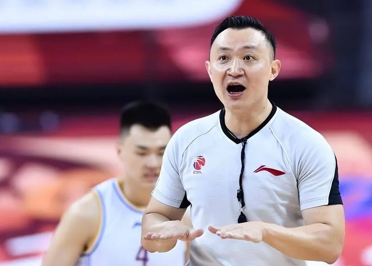 所以基本上所有关注他的人,像广东队和广厦队的比赛,都是闫军主持的