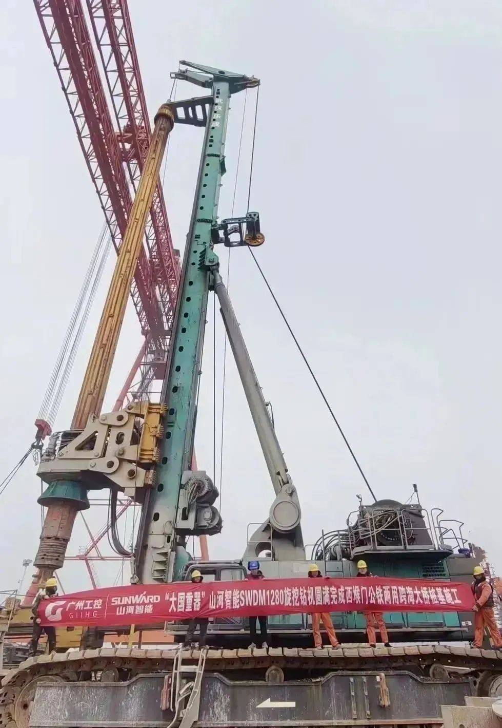山河智能超级旋挖钻机圆满完成甬舟铁路西堠门公铁两用大桥桩基施工任务 