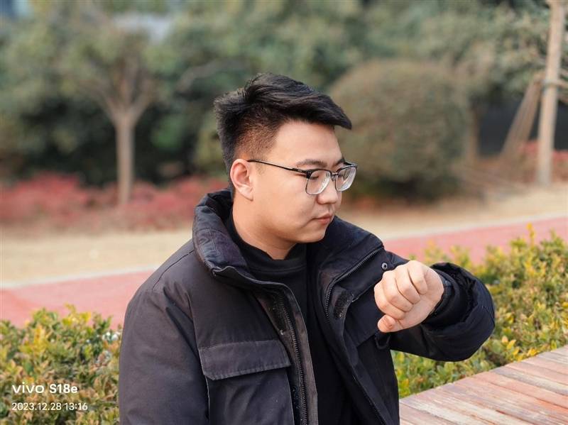 柔光+环闪 远近都能拍！vivo S18e评测：2千档最懂人像的手机(图24)