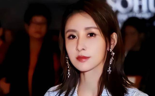 表面上是"国民媳妇",私下王思聪称为富豪收割机,如今无戏可拍_贾青