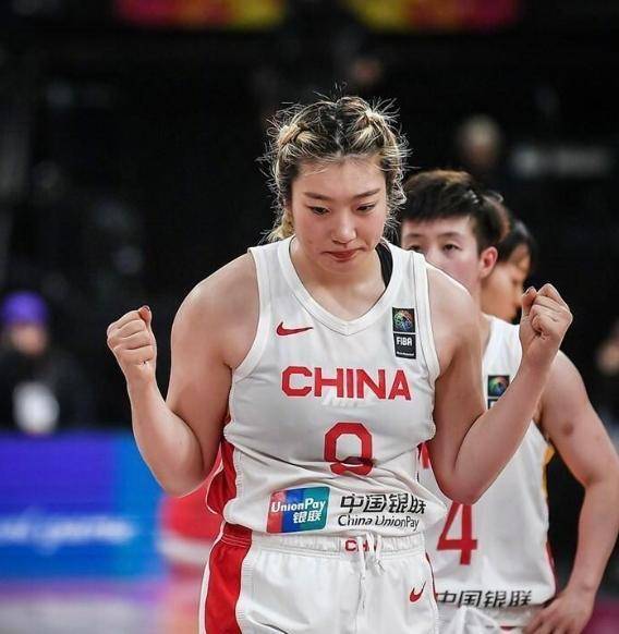 女篮李梦哭了!