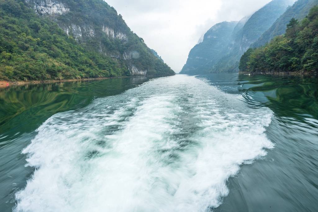 游船画舫大江口湄江旅行画卷游