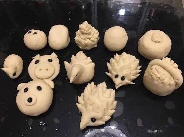 精英传奇幼儿园小班级部居家生活指导——亲子游戏《面粉变变变》