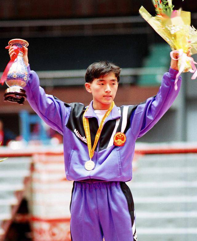 意外被225万撂翻,青春去哪儿了?孔令辉25年前夺冠照片令人动容