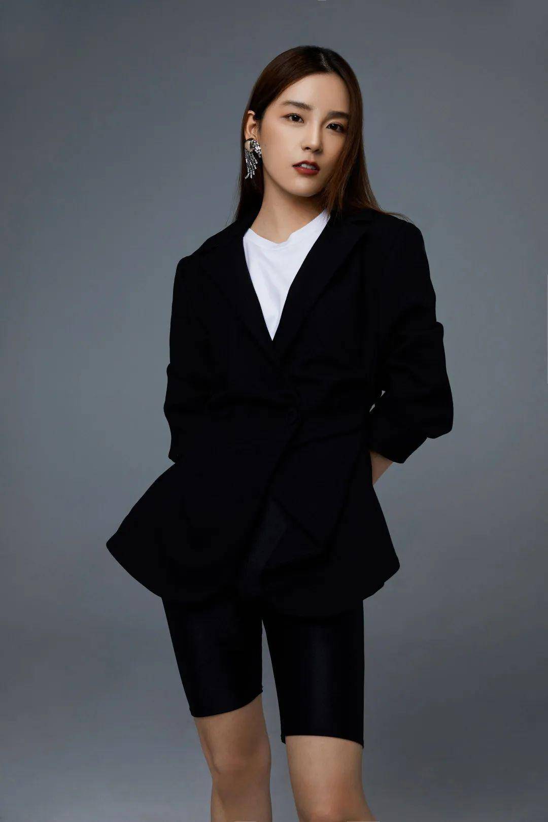 带你走进三位美女解说员的多面生活.