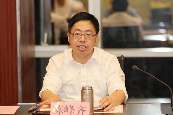 兰溪市委书记陈峰齐表示,举办此类形势的企业家座谈会是十分必要的,既